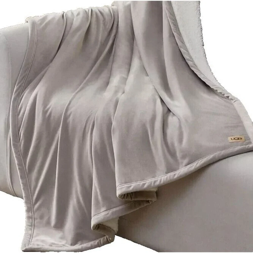 UGG avery reversible